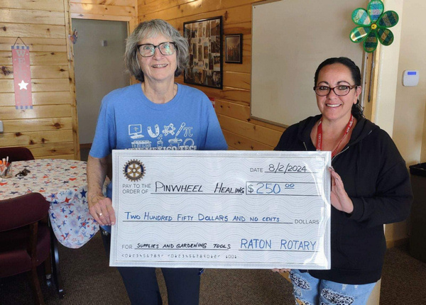 Raton Rotary Club donates to Pinwheel