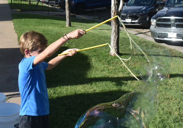 making balloons at FBC block party