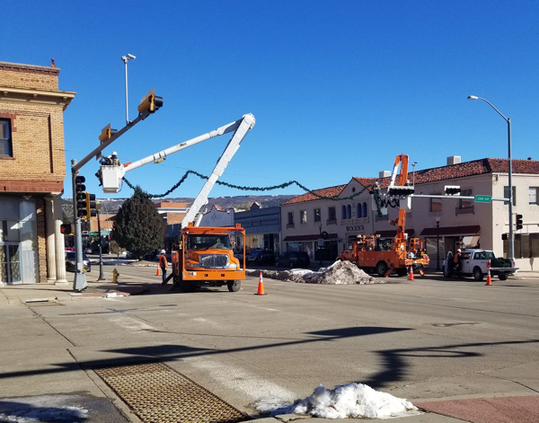 City decorating the streets for Christmas-600